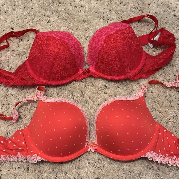 Victoria’s Secret Bra Lot! Only worn 2 or 3 times each, they’re still perfect!! - Picture 4 of 8